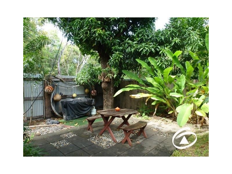 52 Waite  Street, Machans Beach QLD 4878