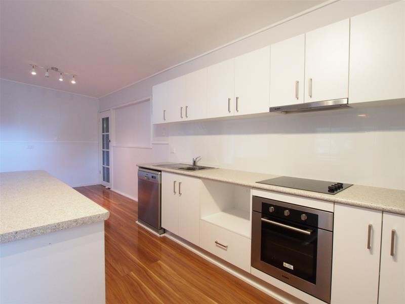 85 Upper Miles Street, Manoora QLD 4870