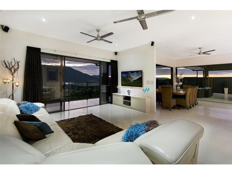 11-13 The Peak Road, Brinsmead QLD 4870