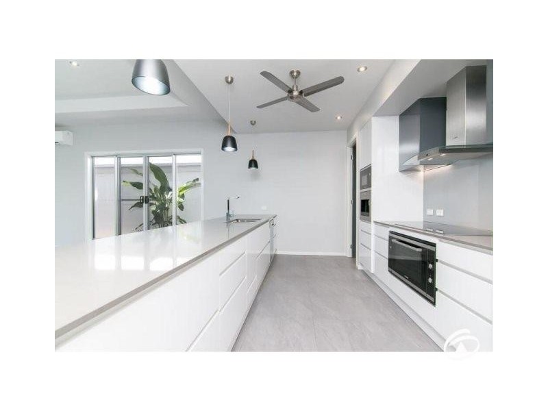 63 Oceans Drive, Palm Cove QLD 4879