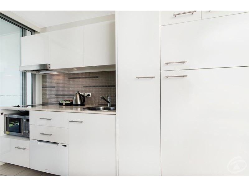 2402/2 Veivers Road, Palm Cove QLD 4879