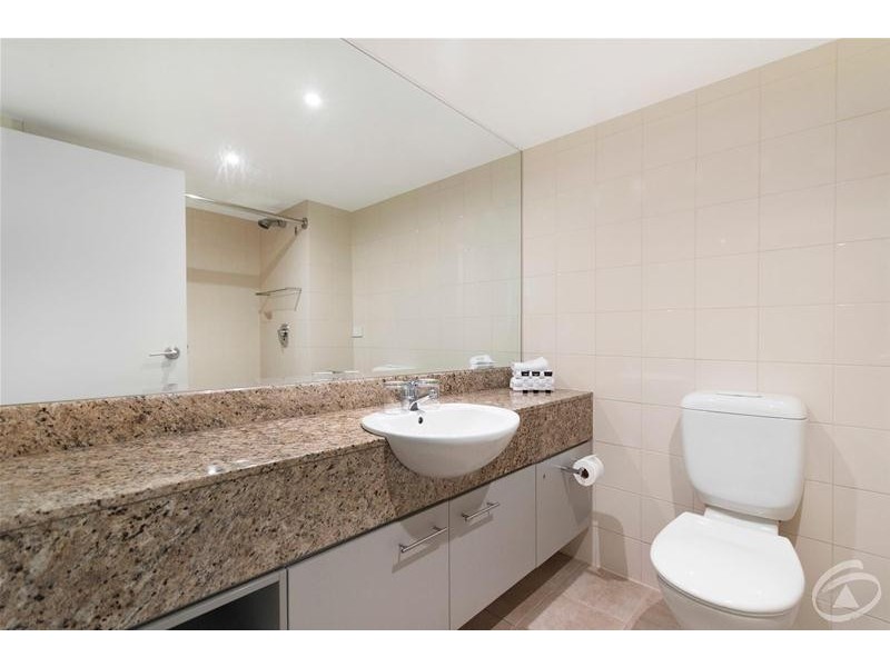 2402/2 Veivers Road, Palm Cove QLD 4879