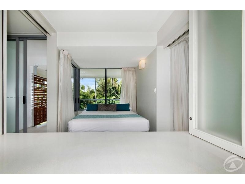 2402/2 Veivers Road, Palm Cove QLD 4879