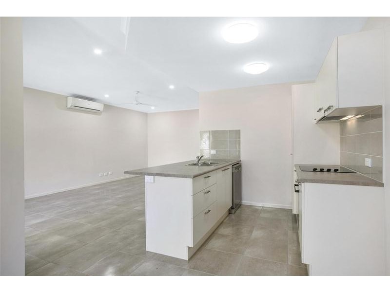 2/116 Callaghan Street, Mooroobool QLD 4870