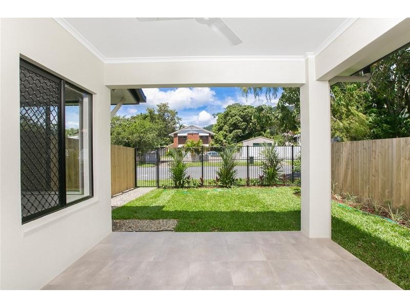 2/116 Callaghan Street, Mooroobool QLD 4870