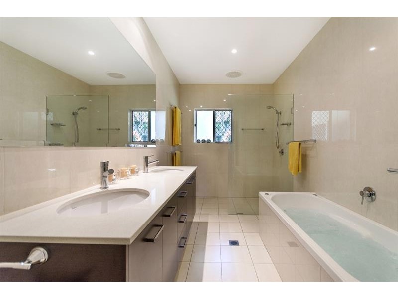 5 Turtle Close, Clifton Beach QLD 4879