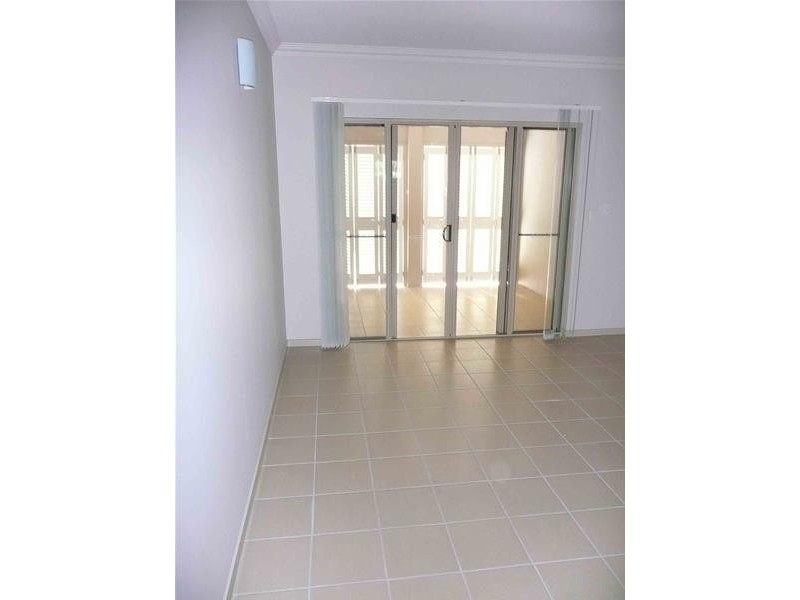 126/22 Wards Street, Mooroobool QLD 4870