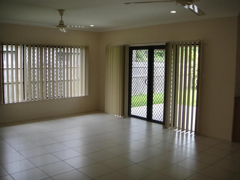 33 Thooler Vista, Trinity Park QLD 4879