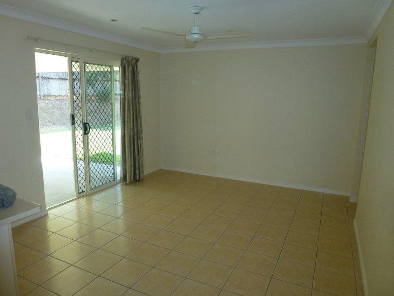 6 Gavin Hamilton Close, Redlynch QLD 4870