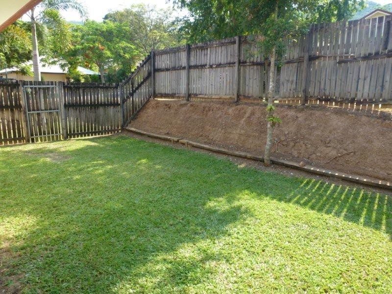 6 Gavin Hamilton Close, Redlynch QLD 4870