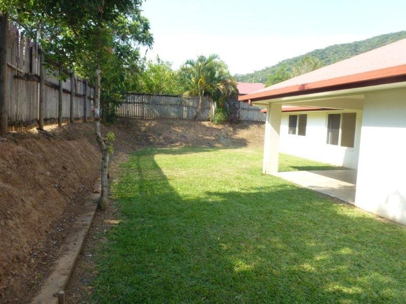 6 Gavin Hamilton Close, Redlynch QLD 4870