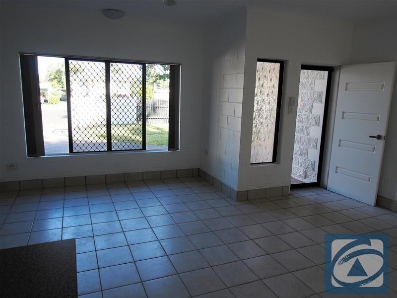 1/50 Koch Street, Mooroobool QLD 4870