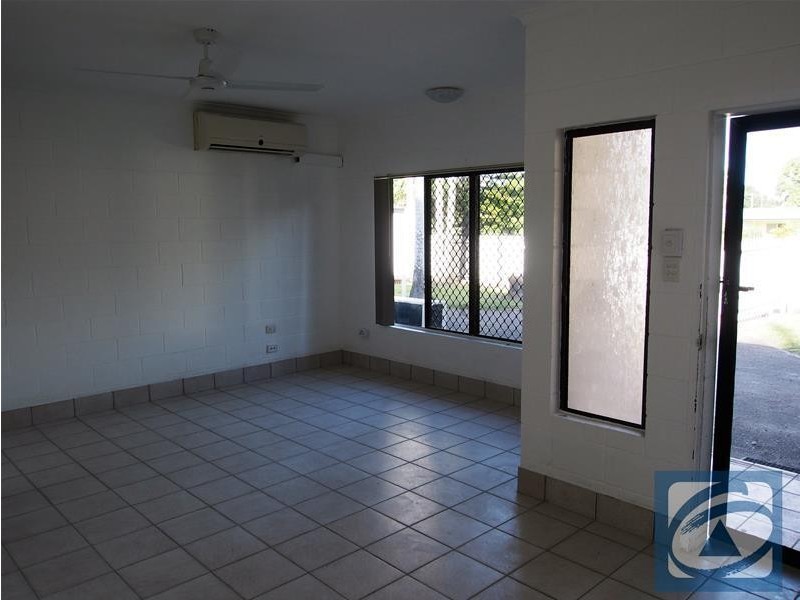 1/50 Koch Street, Mooroobool QLD 4870