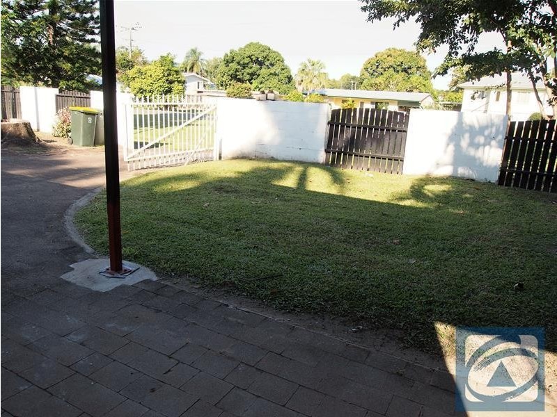 1/50 Koch Street, Mooroobool QLD 4870