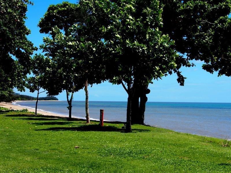 Holloways Beach QLD 4878