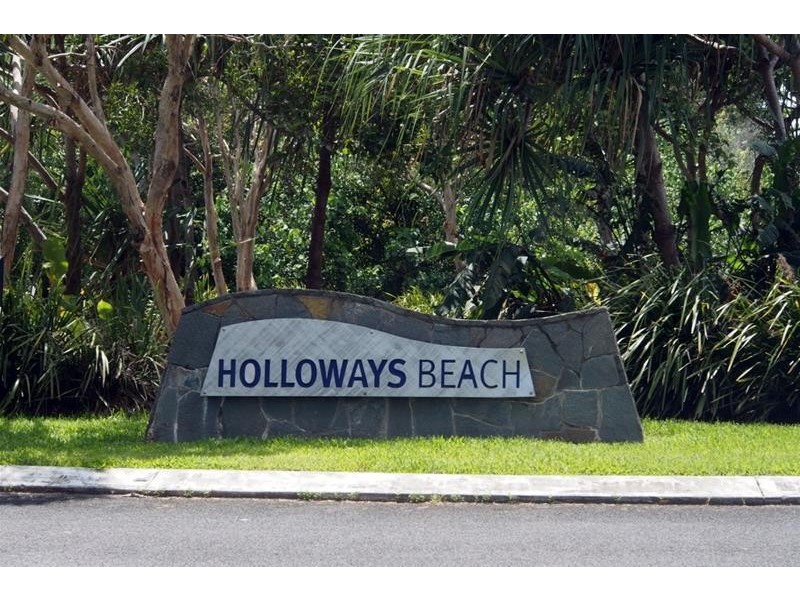 Holloways Beach QLD 4878