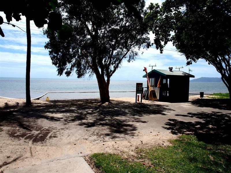 Holloways Beach QLD 4878