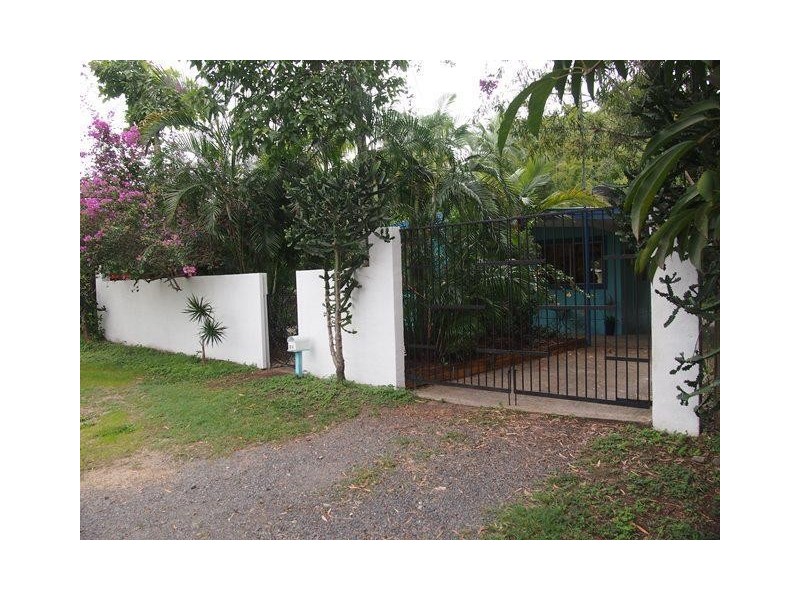 28 Saw Street, Machans Beach QLD 4878
