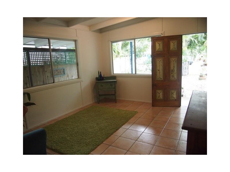 28 Saw Street, Machans Beach QLD 4878