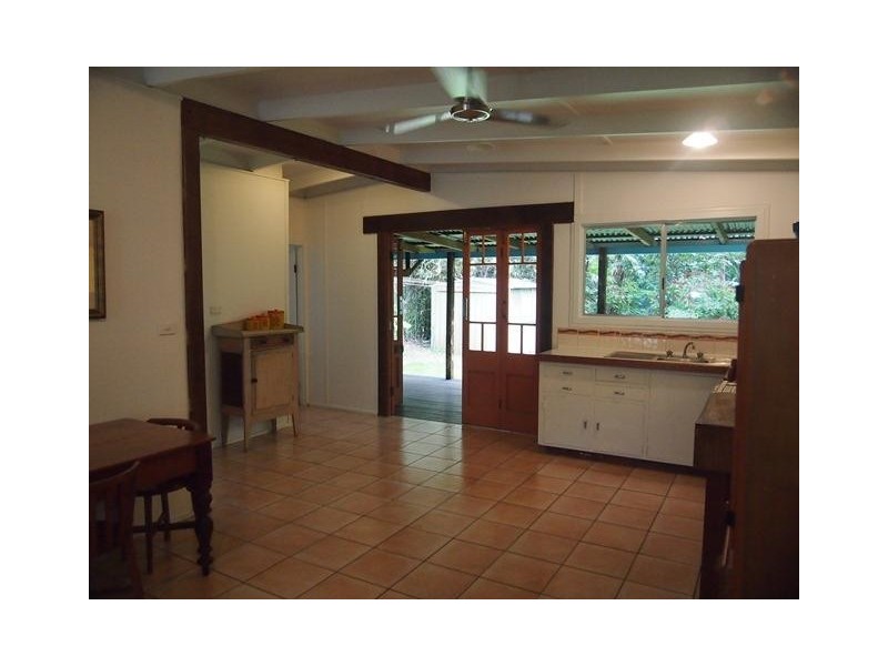 28 Saw Street, Machans Beach QLD 4878
