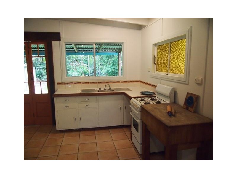 28 Saw Street, Machans Beach QLD 4878