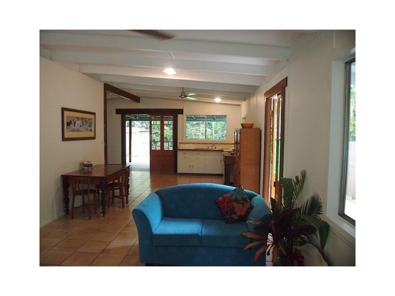 28 Saw Street, Machans Beach QLD 4878