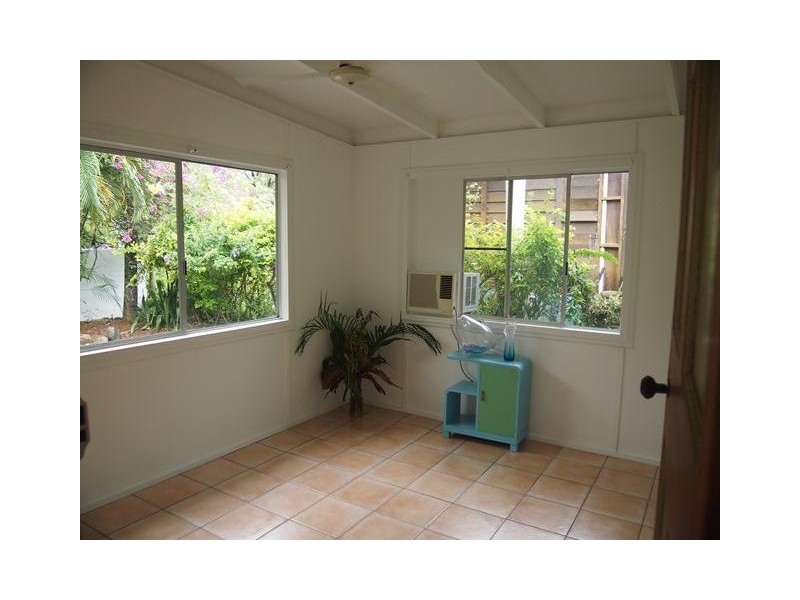 28 Saw Street, Machans Beach QLD 4878