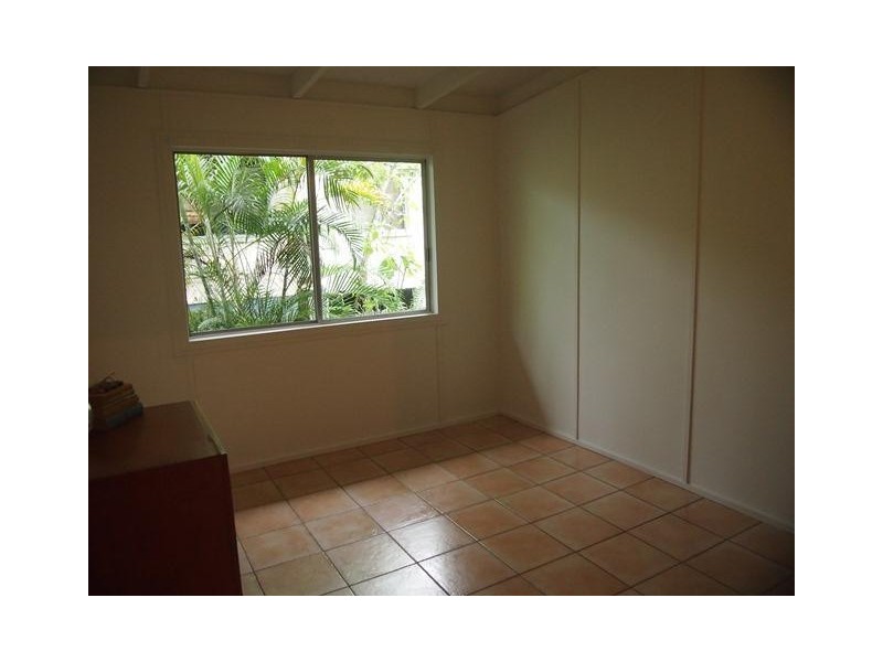 28 Saw Street, Machans Beach QLD 4878