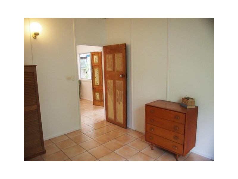 28 Saw Street, Machans Beach QLD 4878