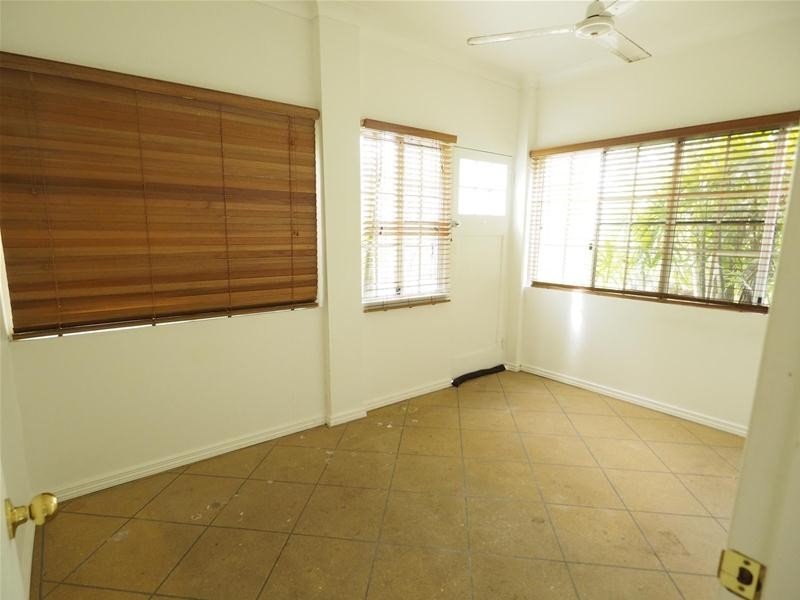 5 Phillips Street, Machans Beach QLD 4878