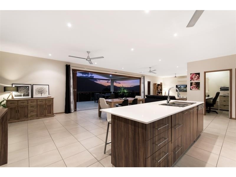 21 The Peak, Brinsmead QLD 4870