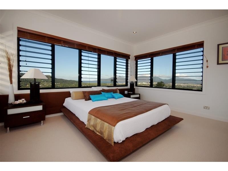 8 The Peak Road, Brinsmead QLD 4870