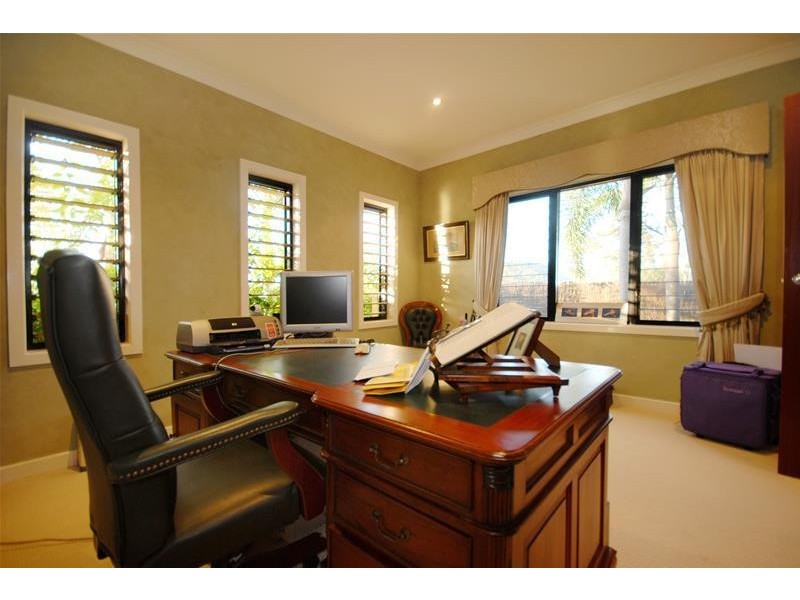 8 The Peak Road, Brinsmead QLD 4870