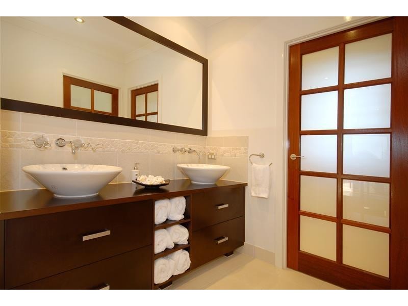 8 The Peak Road, Brinsmead QLD 4870