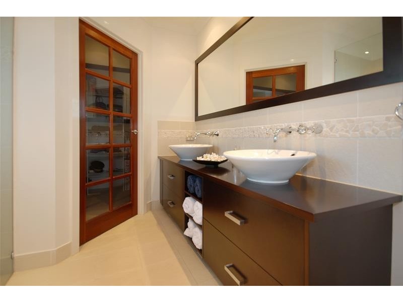 8 The Peak Road, Brinsmead QLD 4870