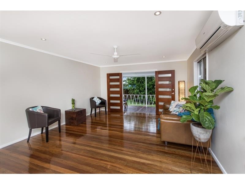 9 Jackson Close, Westcourt QLD 4870