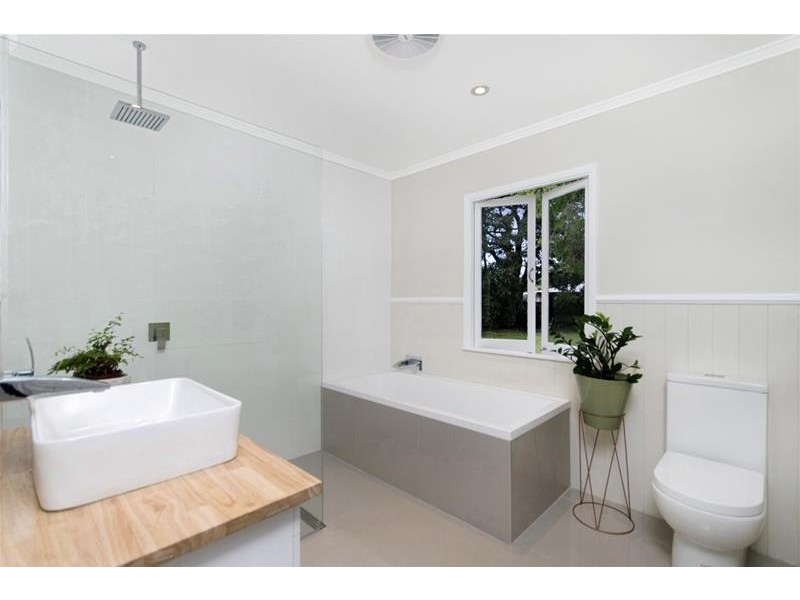 9 Jackson Close, Westcourt QLD 4870