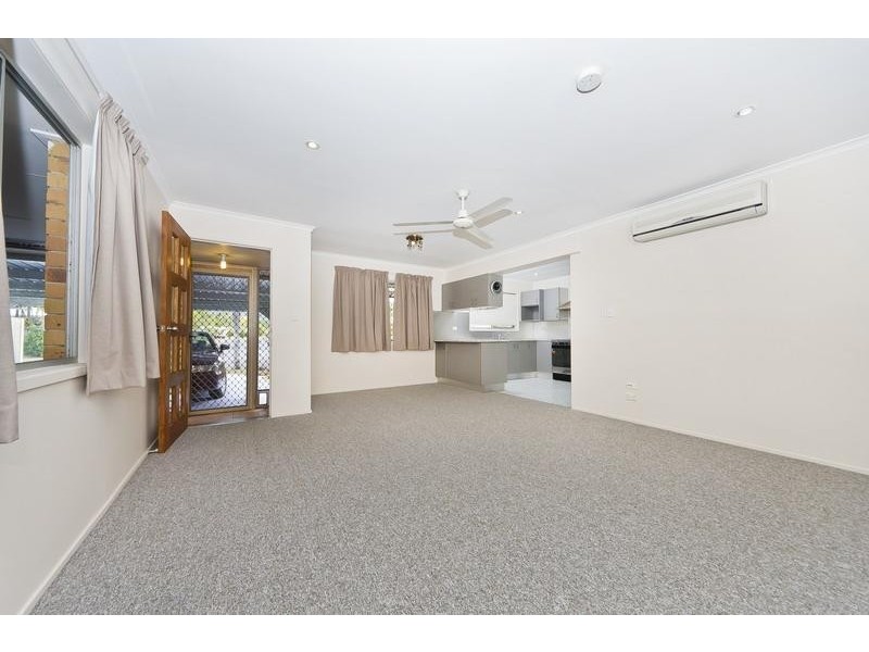 Bentley Park QLD 4869