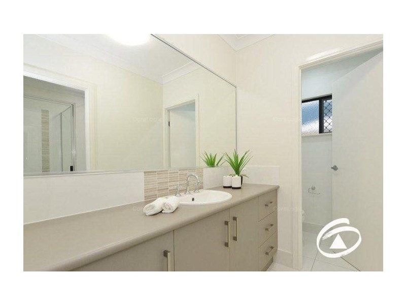 13 Laguna Avenue, Redlynch QLD 4870