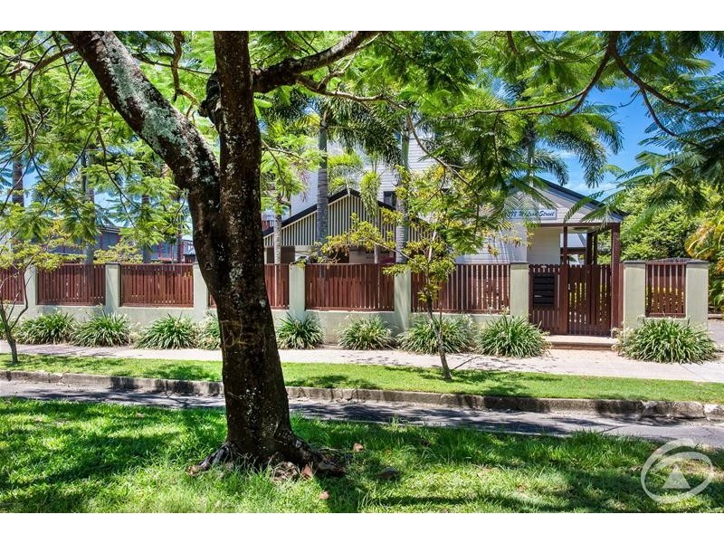 2/378 McLeod Street, Cairns North QLD 4870