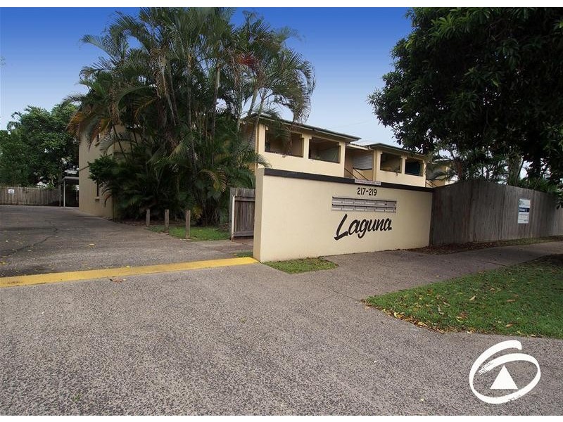 2/217 Spence Street, Bungalow QLD 4870