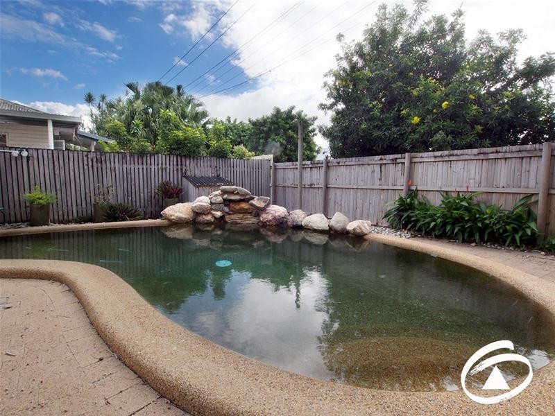 2/217 Spence Street, Bungalow QLD 4870