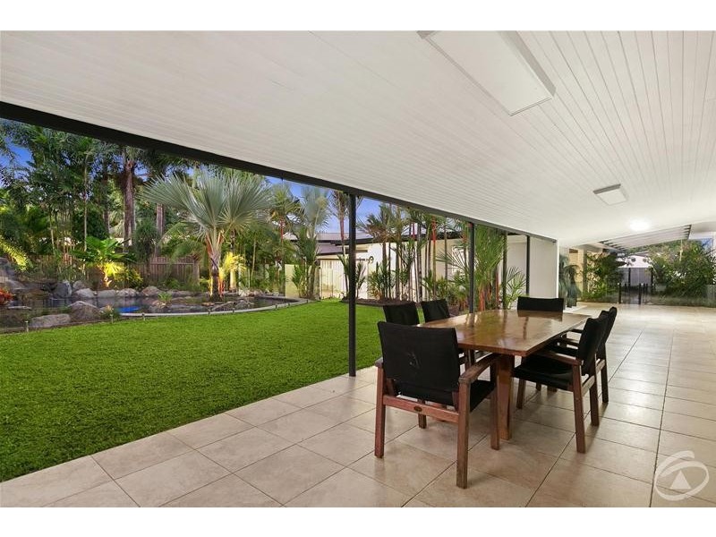 8  Fry  Close, Whitfield QLD 4870