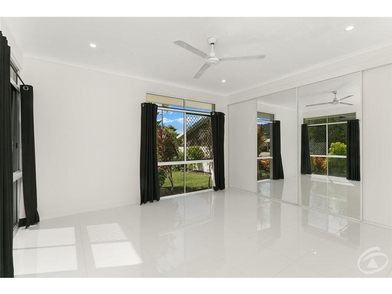 8  Fry  Close, Whitfield QLD 4870