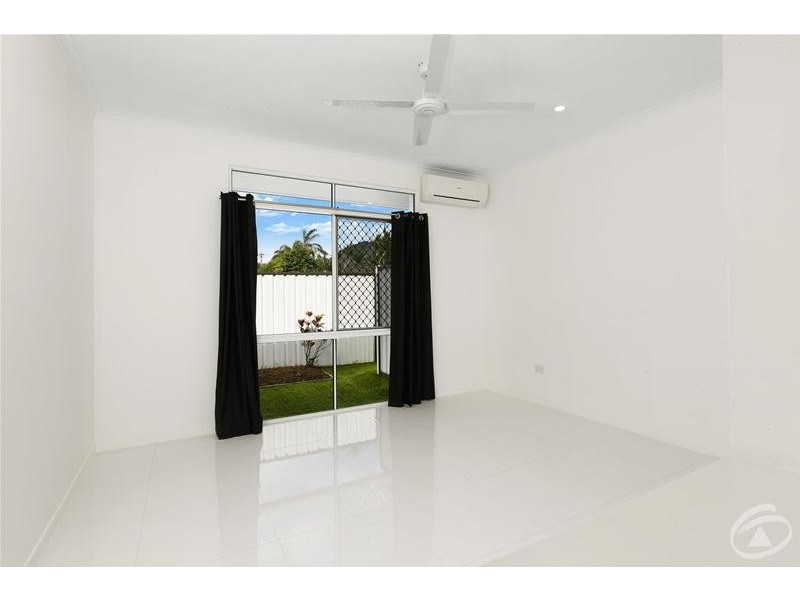 8  Fry  Close, Whitfield QLD 4870