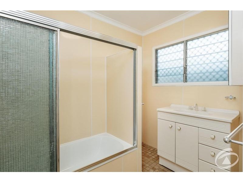 11 Maina Street, Woree QLD 4868