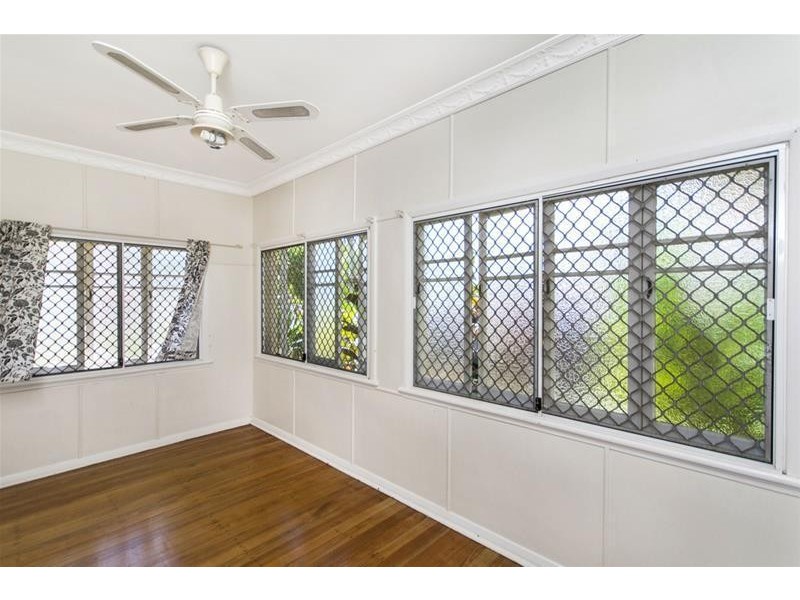 15 Moody Street, Manunda QLD 4870