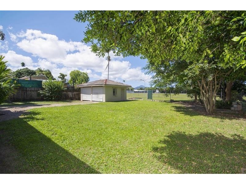 15 Moody Street, Manunda QLD 4870