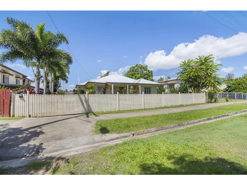 15 Moody Street, Manunda QLD 4870
