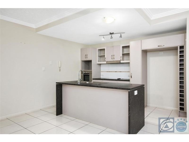 21/9-11 Mclean Street, Cairns North QLD 4870